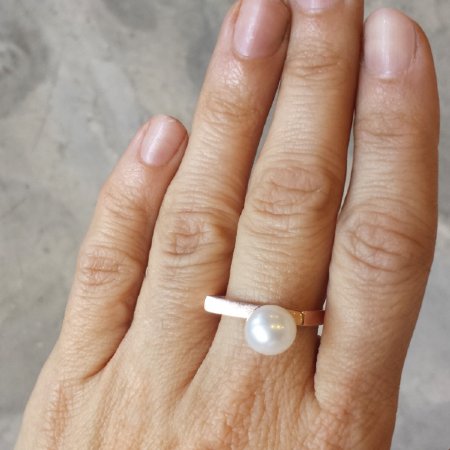 Cradle White Pearl Ring - Yellow Gold